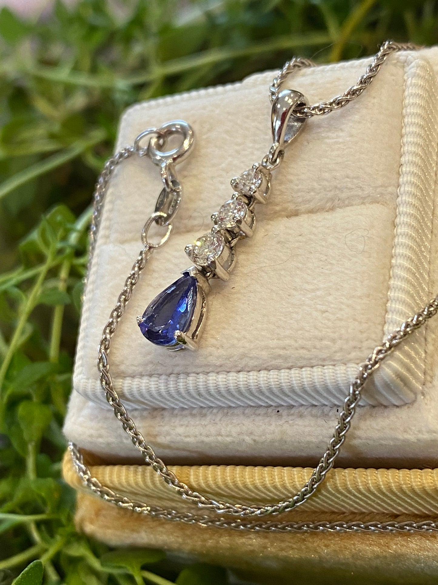 Tanzanite and Diamond Pendant Necklace in 18ct White Gold