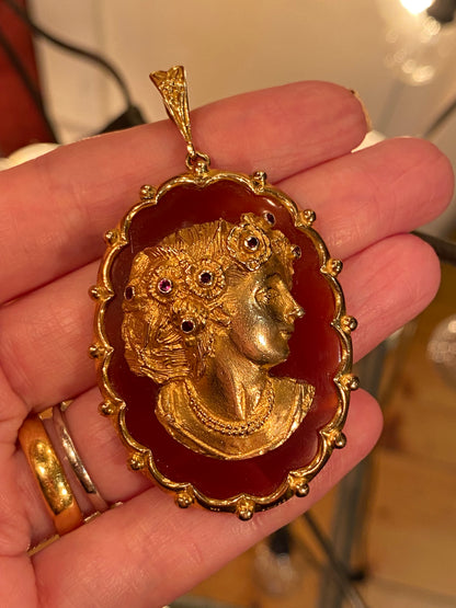 Vintage Carnelian and Ruby Cameo Pendant in 9ct Yellow Gold