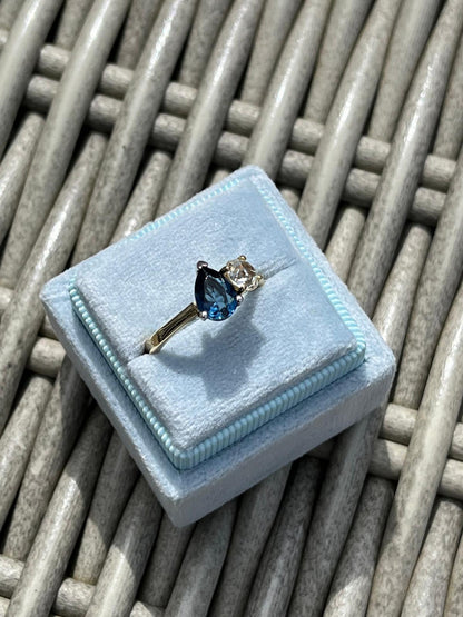 1.49 CTW Antique Diamond and Blue Sapphire Toi et Moi Ring in 18ct Gold