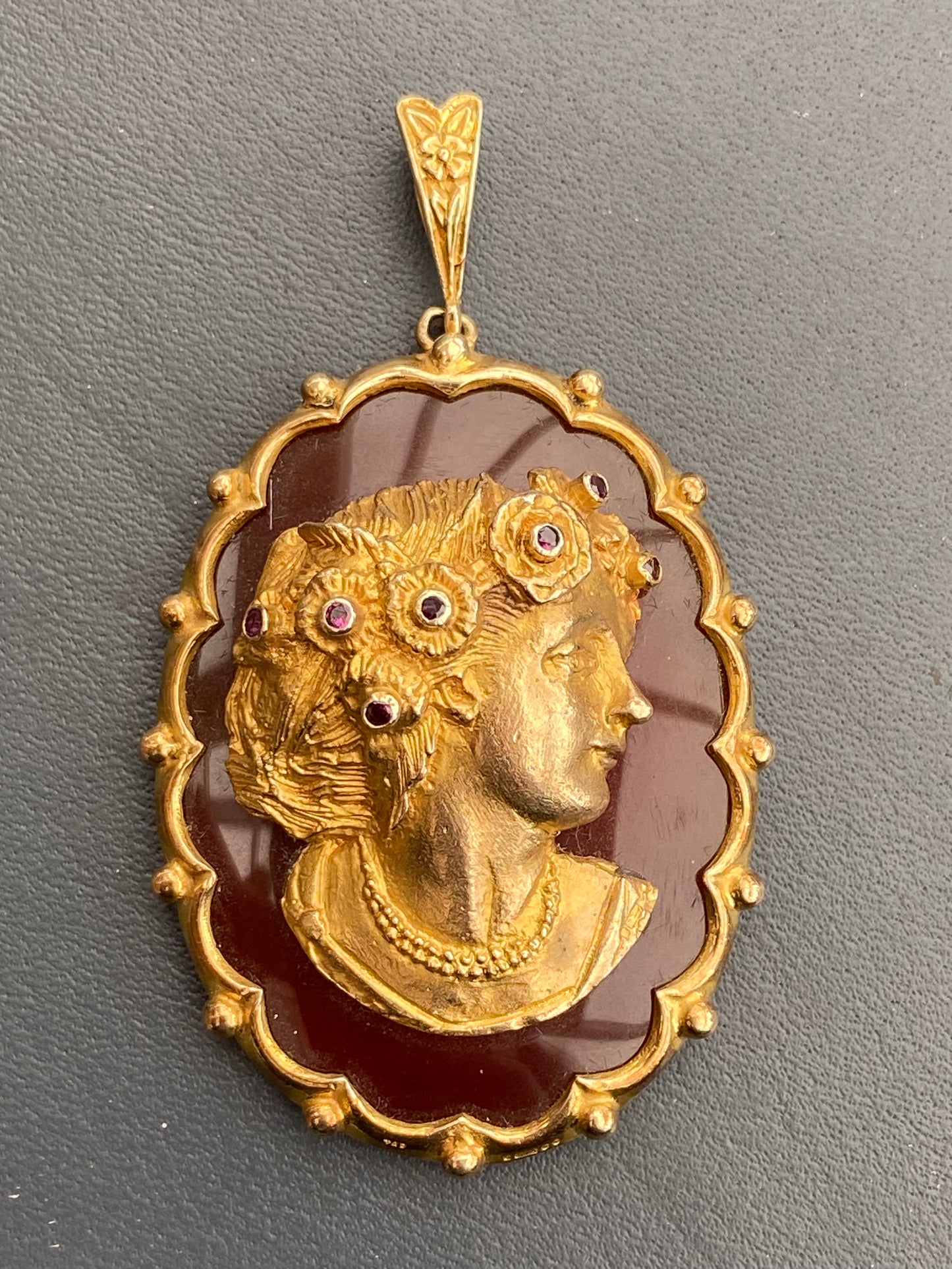 Vintage Carnelian and Ruby Cameo Pendant in 9ct Yellow Gold