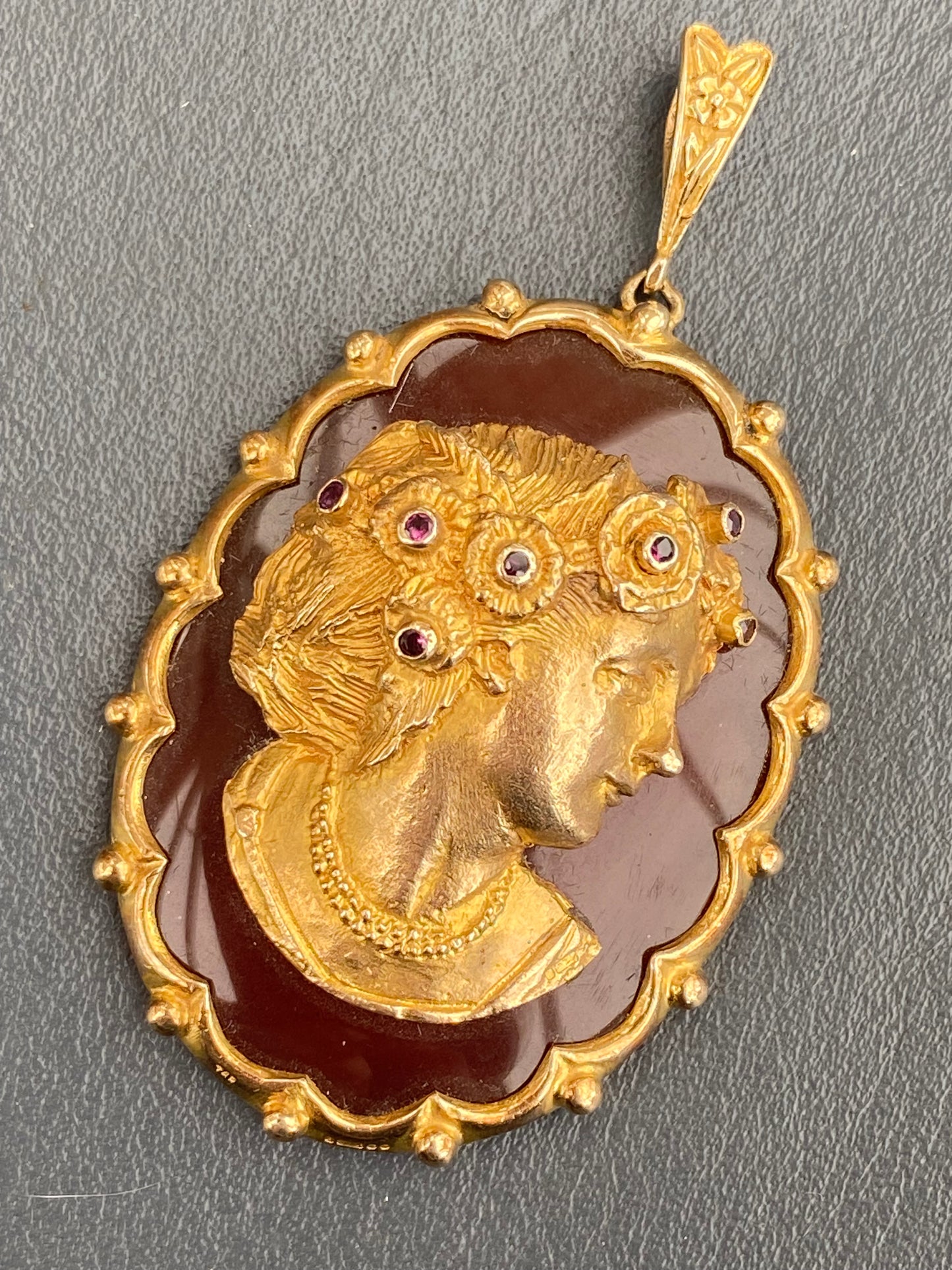 Vintage Carnelian and Ruby Cameo Pendant in 9ct Yellow Gold