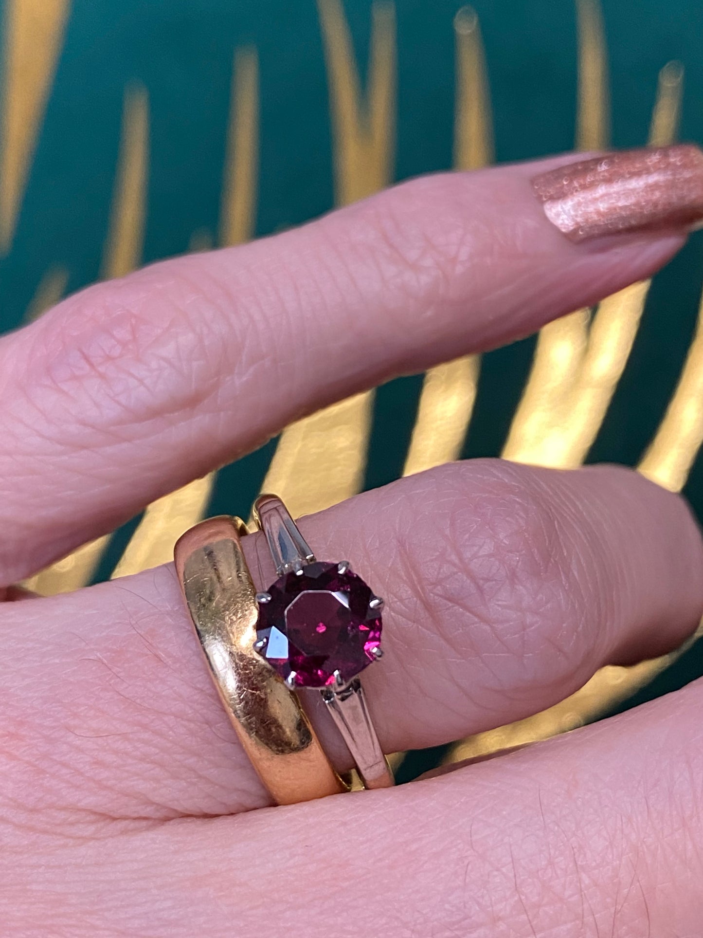 Antique 1.25 Carat Round Cut Garnet Solitaire Engagement Ring in 9ct Yellow Gold