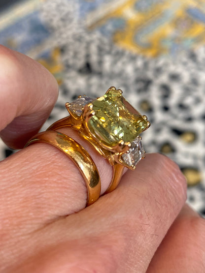 7.50 Carat Emerald Cut Yellow Aquamarine and 2.00ctw Diamond Ring in 18ct Yellow Gold