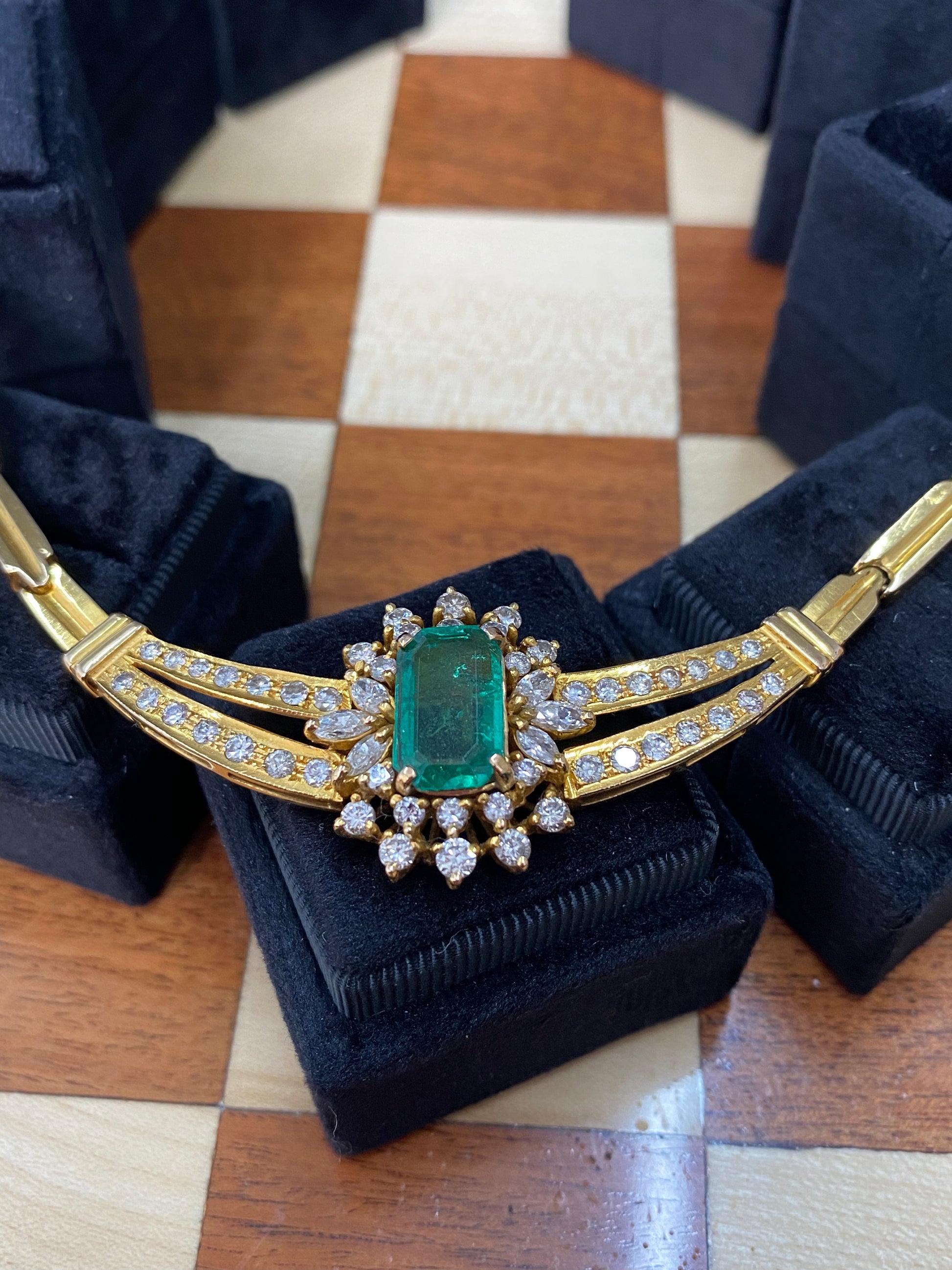 Colombian Emerald and Diamond Collar Necklace in 18K Yellow Gold 