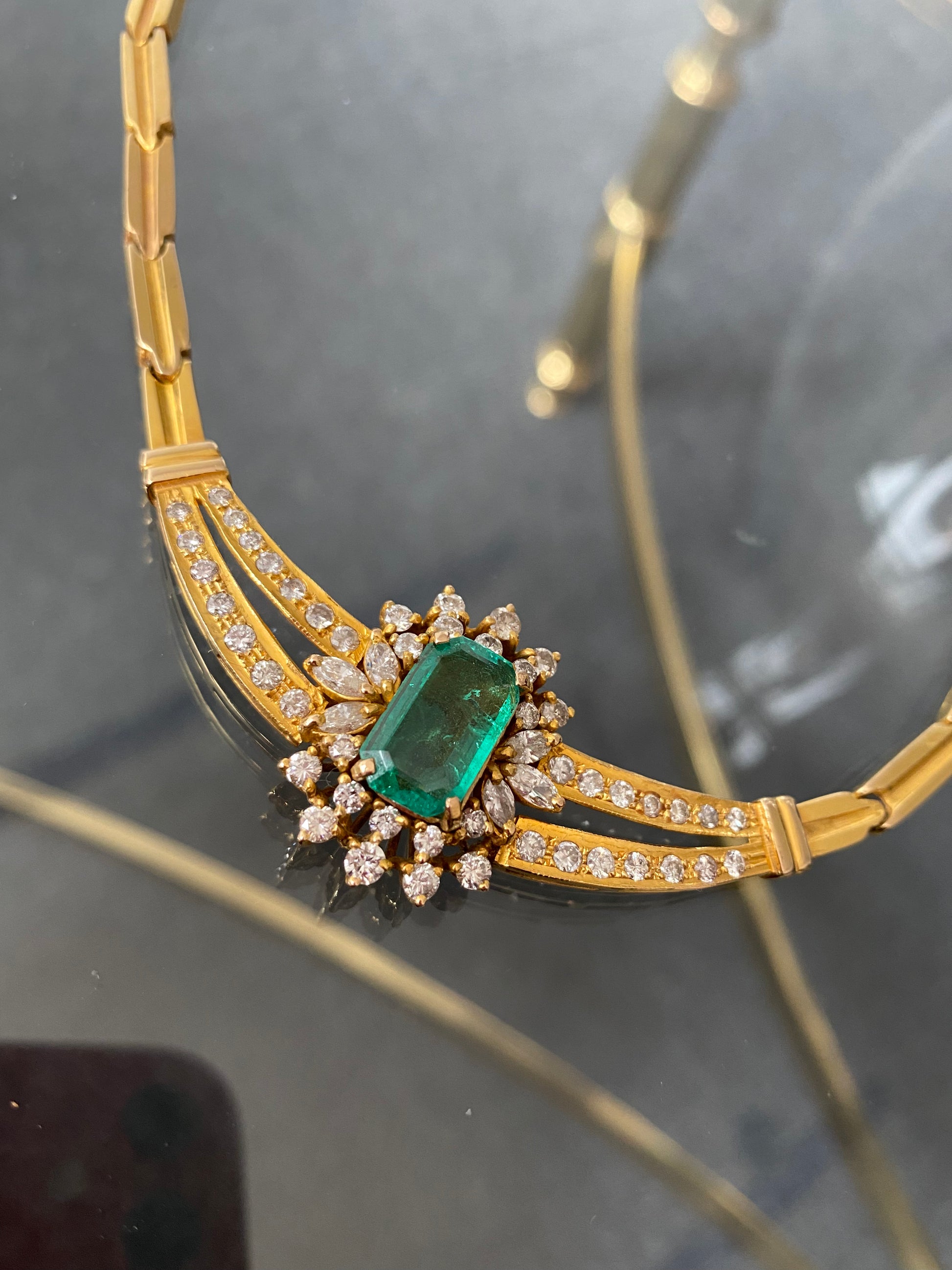 Colombian Emerald and Diamond Collar Necklace in 18K Yellow Gold 