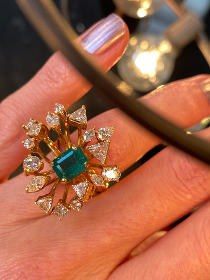 Emerald and Mixed Cut Diamond Retro Vintage Cocktail Ring in Yellow Gold