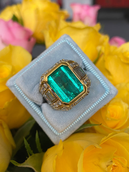 Huge Colombian Emerald and Diamond Mens Superbowl Ring in Yellow Gold 